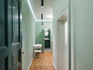 Micro-Apartment auf 22qm, Nickel Architekten Nickel Architekten Ingresso, Corridoio & Scale in stile moderno Verde