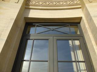 Elegant Curved Neoclassical Façade, Architectural Bronze Ltd Architectural Bronze Ltd Skylight