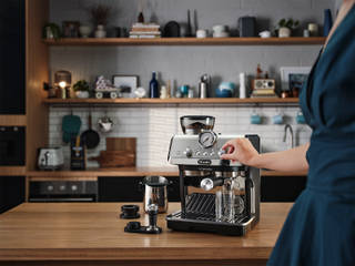 La Specialista Arte De'Longhi Arrecadação Utensílio de cozinha, Eletrodoméstico, Máquina de café, Mesa, Cozinha, Utensílios de mesa, Máquina de espresso, Prateleira, Equipamento de escritório, Equipamento de audio