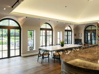 The most beautifull Kitchen & Dining Room with Bronze Arched Doors, Architectural Bronze Ltd Architectural Bronze Ltd Dining room