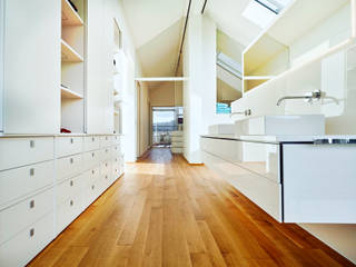 Ausbau eines Dachstuhls mit Schlafzimmer, Ankleide und Badezimmer, Ralf Keller Ralf Keller Modern bathroom