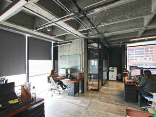 Oficinas Corporativas, A+ DISEÑO & CONSTRUCCIÓN LIDERADOS POR ARQUITECTOS. A+ DISEÑO & CONSTRUCCIÓN LIDERADOS POR ARQUITECTOS. Industrial style study/office