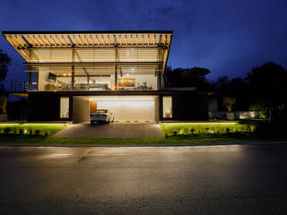 Iluminación Casa Club de Golf Amanali, emARTquitectura Arte y Diseño emARTquitectura Arte y Diseño บ้านเดี่ยว