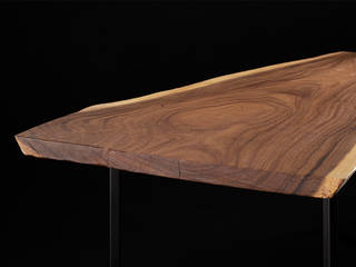 Tavolo in legno massello in essenza Amber, Bruno Spreafico Bruno Spreafico Rustic style dining room