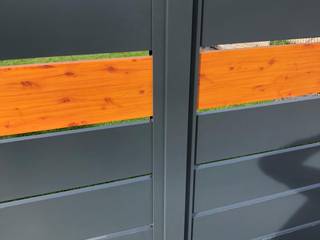 Lamellenzaun Anthrazit mit Holz Metallzaun.de Vorgarten Holznachbildung Lamellenzaun Holzoptik,Metallzaun Holzoptik,Zaun Holzähnlich,Holznachbildung