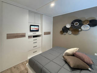 Camera da letto moderna, Falegnamerie Design Falegnamerie Design Camera da letto principale Legno Bianco