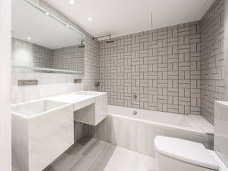 Puigmal House - 08023 Architects, 08023 Architects 08023 Architects Nowoczesna łazienka Marmur