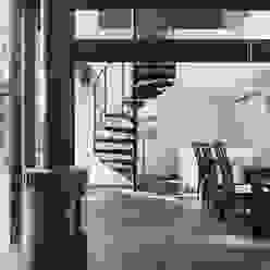 薪ストーブ+らせん階段 atelier137 ARCHITECTURAL DESIGN OFFICE モダンデザインの リビング タイル 薪ストーブ,らせん階段,螺旋階段,タイル,土間,フローリング,黒いフローリング,黒いタイル