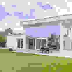 Gartenansicht Immotionelles Moderne Häuser Wolke,Himmel,Anlage,Gebäude,Schatten,Grundstück,Gras,Baum,Wohngebiet,Immobilie