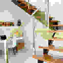 CASA EN GOLF CLUB NORDELTA, BUENOS AIRES, ARGENTINA, Ramirez Arquitectura Ramirez Arquitectura Nowoczesny korytarz, przedpokój i schody Drewno O efekcie drewna