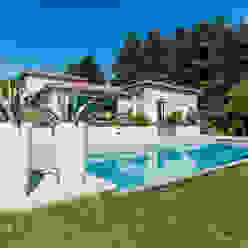 Piscine vue sur le Lauragais, Pixcity Pixcity ミニマルスタイルの プール プール