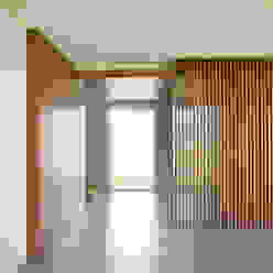 CASA RM_PÓVOA DE VARZIM_2013, PFS-arquitectura PFS-arquitectura Corredores, halls e escadas minimalistas