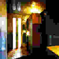カーサ・カスバ, 西島正樹／プライム一級建築士事務所 西島正樹／プライム一級建築士事務所 モダンスタイルの 玄関&廊下&階段 灰色