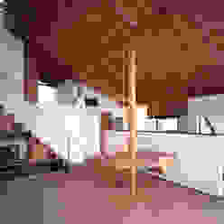 橘の家, 西島正樹／プライム一級建築士事務所 西島正樹／プライム一級建築士事務所 モダンデザインの リビング 木 白色