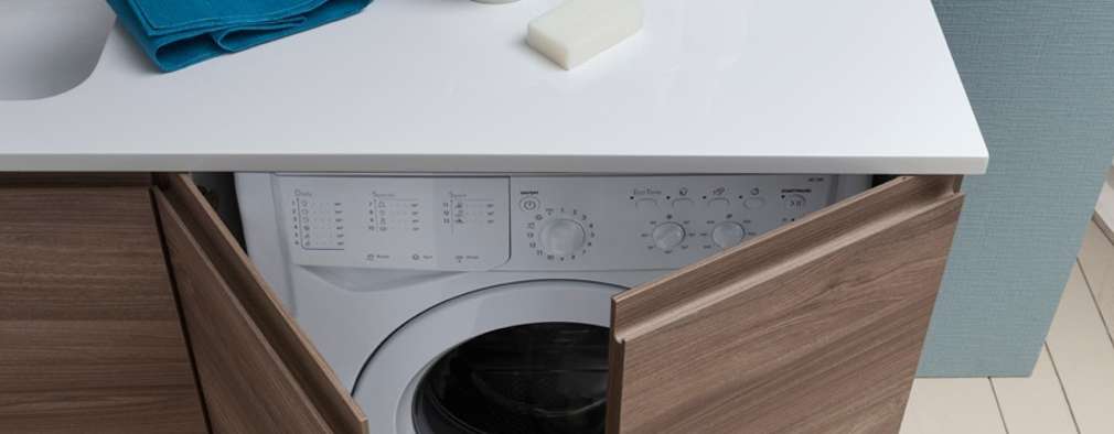 6 fantásticas ideas para colocar la lavadora en un baño pequeño