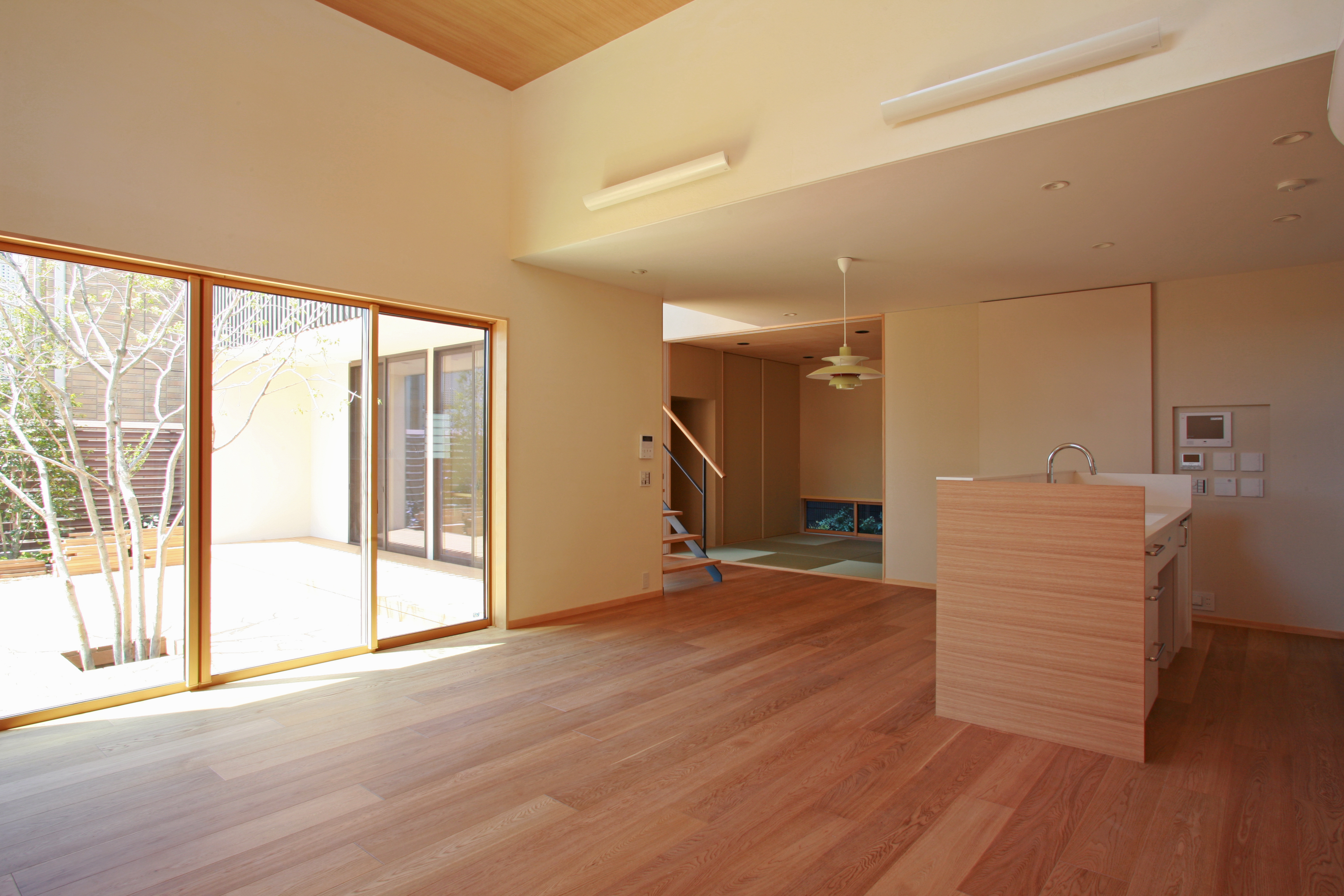  Rumah Jepang  dengan Fasad dan Interior  Minimalis Menawan 