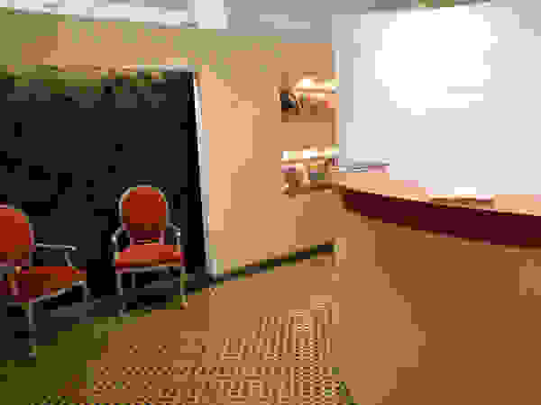 I AM Home Offices & stores