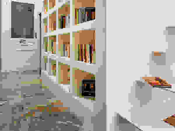 studioata Living roomShelves