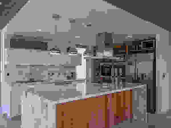 ESTUDIO GEYA Modern kitchen