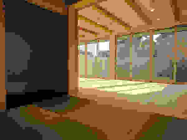 アトリエ24一級建築士事務所 Modern living room
