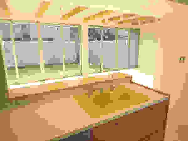 アトリエ24一級建築士事務所 Modern kitchen