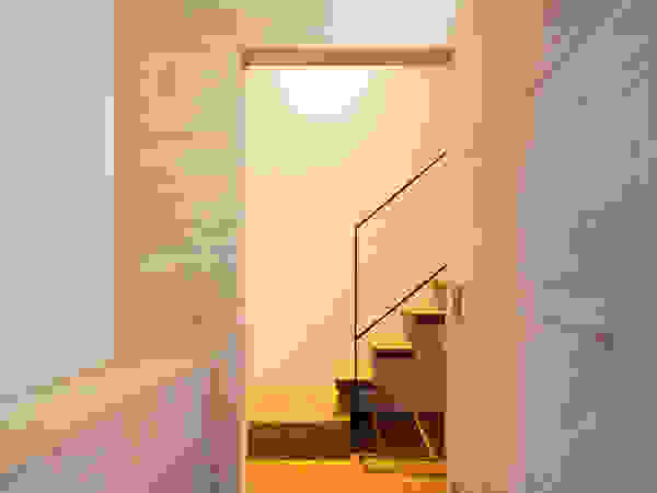 川添純一郎建築設計事務所 Minimalist corridor, hallway & stairs