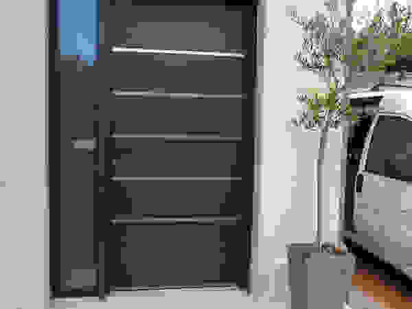 ALEXANDRA BETANCOURT ARCHITECTE Windows & doorsDoors