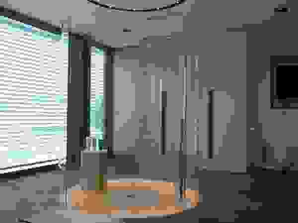 Villa Saarland Bolz Licht und Wohnen 1946 Moderne Badezimmer