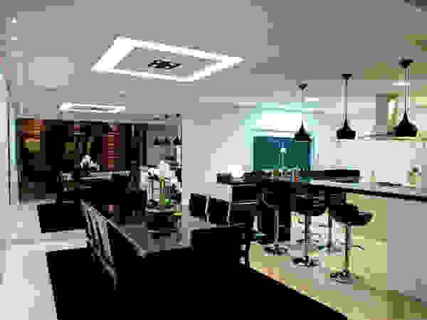 Renato Lincoln - Studio de Arquitetura Modern Kitchen