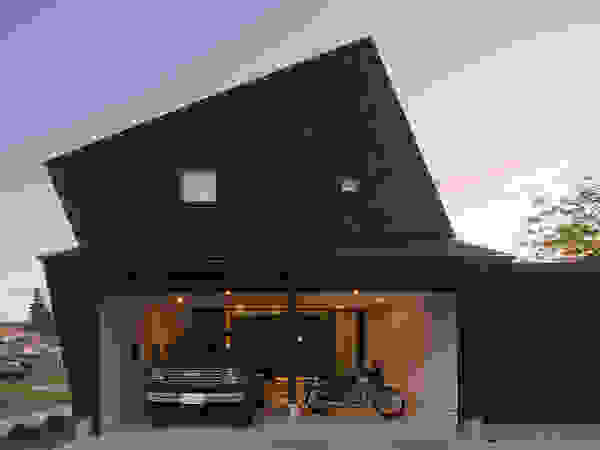 アースワーク建築設計事務所 Eclectic style garage/shed