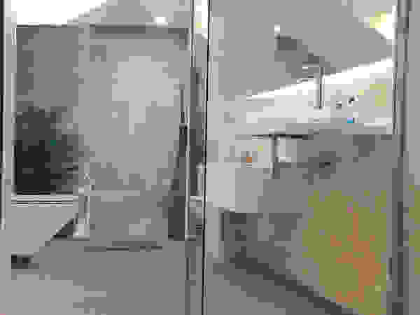 DISIGHT Kamar Mandi Modern