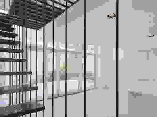 atelier d'architecture FORMa* Minimalistische gangen, hallen & trappenhuizen