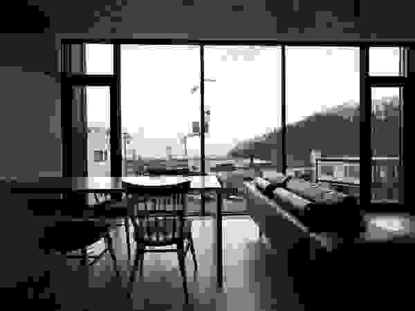 株式会社コウド一級建築士事務所 Modern living room