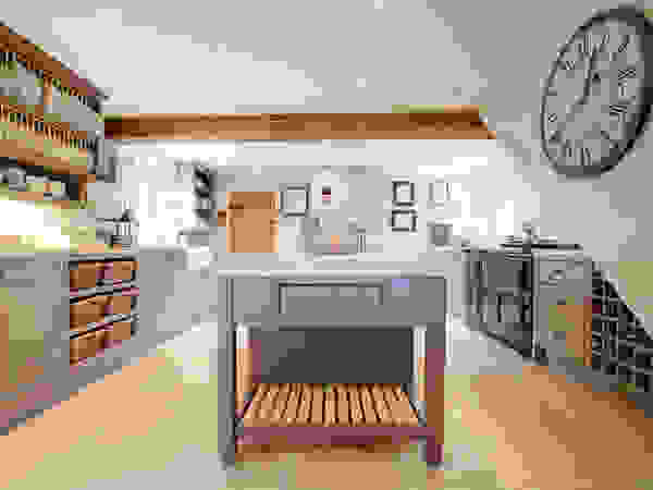 Free Standing Islands Duck Egg Kitchens Klasyczna kuchnia