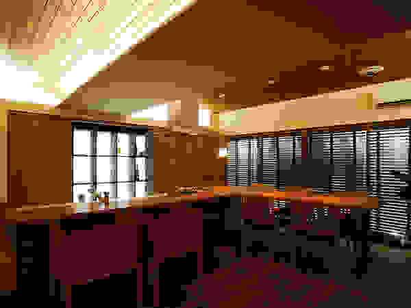 辻史彰建築研究所 Salas de jantar modernas