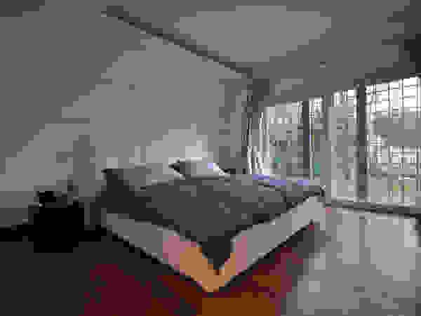 Improver Studio Modern style bedroom