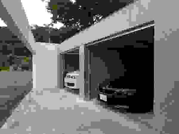 株式会社コウド一級建築士事務所 Modern garage/shed