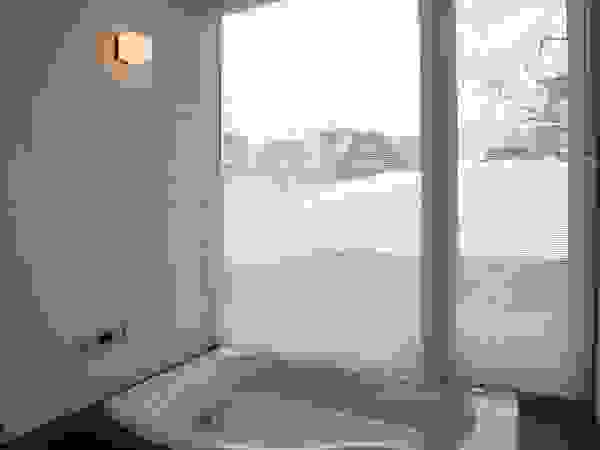 株式会社コウド一級建築士事務所 Modern bathroom