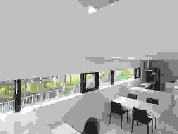株式会社コウド一級建築士事務所 Modern dining room