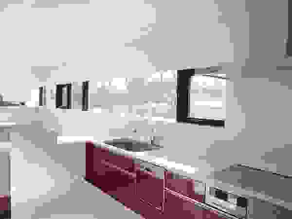 株式会社コウド一級建築士事務所 Modern kitchen