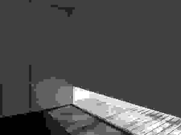 株式会社コウド一級建築士事務所 Modern style bedroom