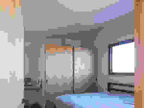 アトリエ・ブリコラージュ一級建築士事務所 Modern style bedroom
