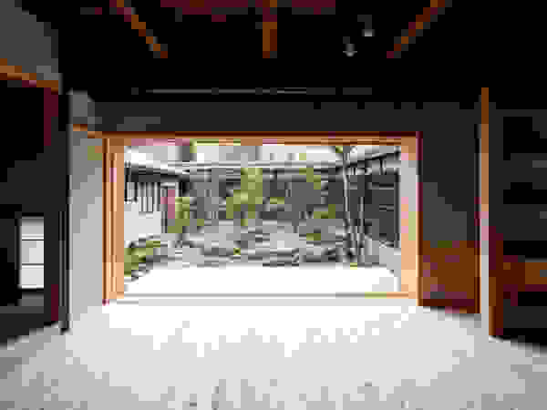 アトリエ・ブリコラージュ一級建築士事務所 Classic style living room