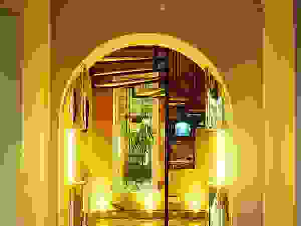 Архитектор Владимир Калашников Classic style corridor, hallway and stairs
