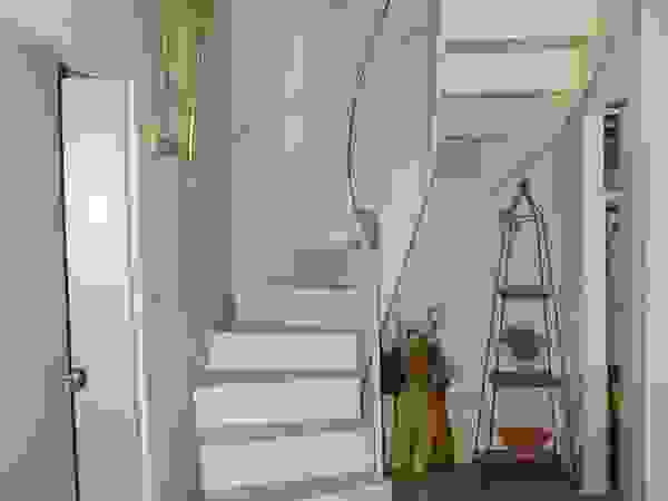 Studio Mazzei Architetti Modern corridor, hallway & stairs