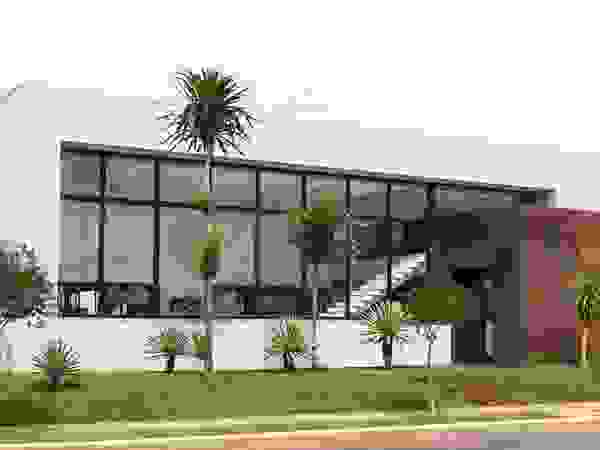 RABAIOLI I FREITAS Minimalist house