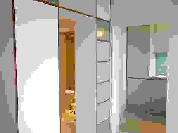 van risk Modern Corridor, Hallway and Staircase