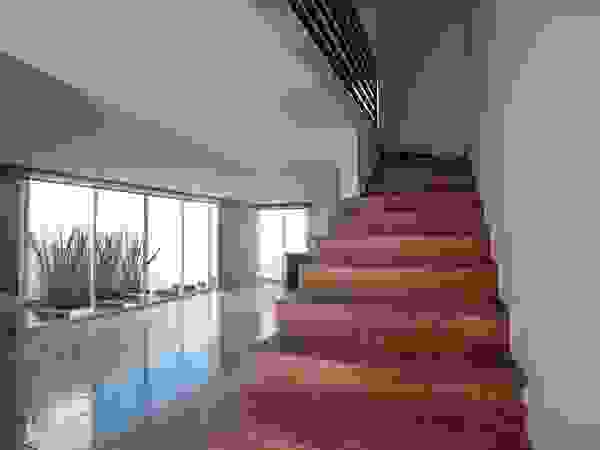 JF ARQUITECTOS Corridor, hallway & stairsStairs