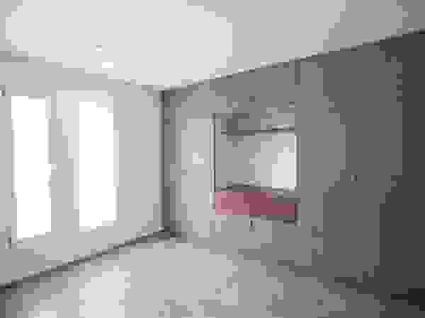 JF ARQUITECTOS BedroomWardrobes & closets