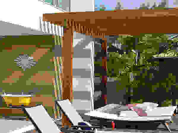 Pinheiro Martinez Arquitetura Modern balcony, veranda & terrace Wood Wood effect